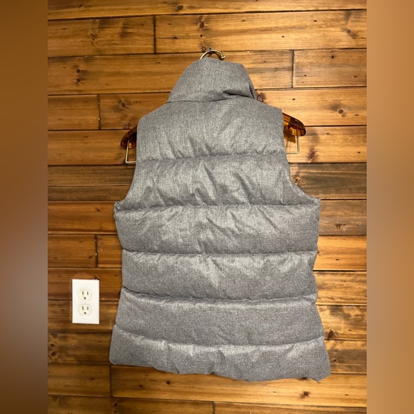 Old Navy gray puffer vest size XS EUC - Picture 3 of 7